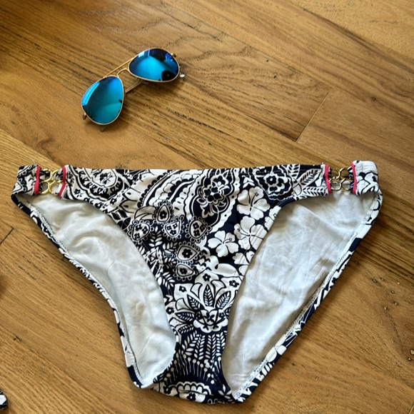 TOMMY BAHAMA set new without tags. - Picture 3 of 6